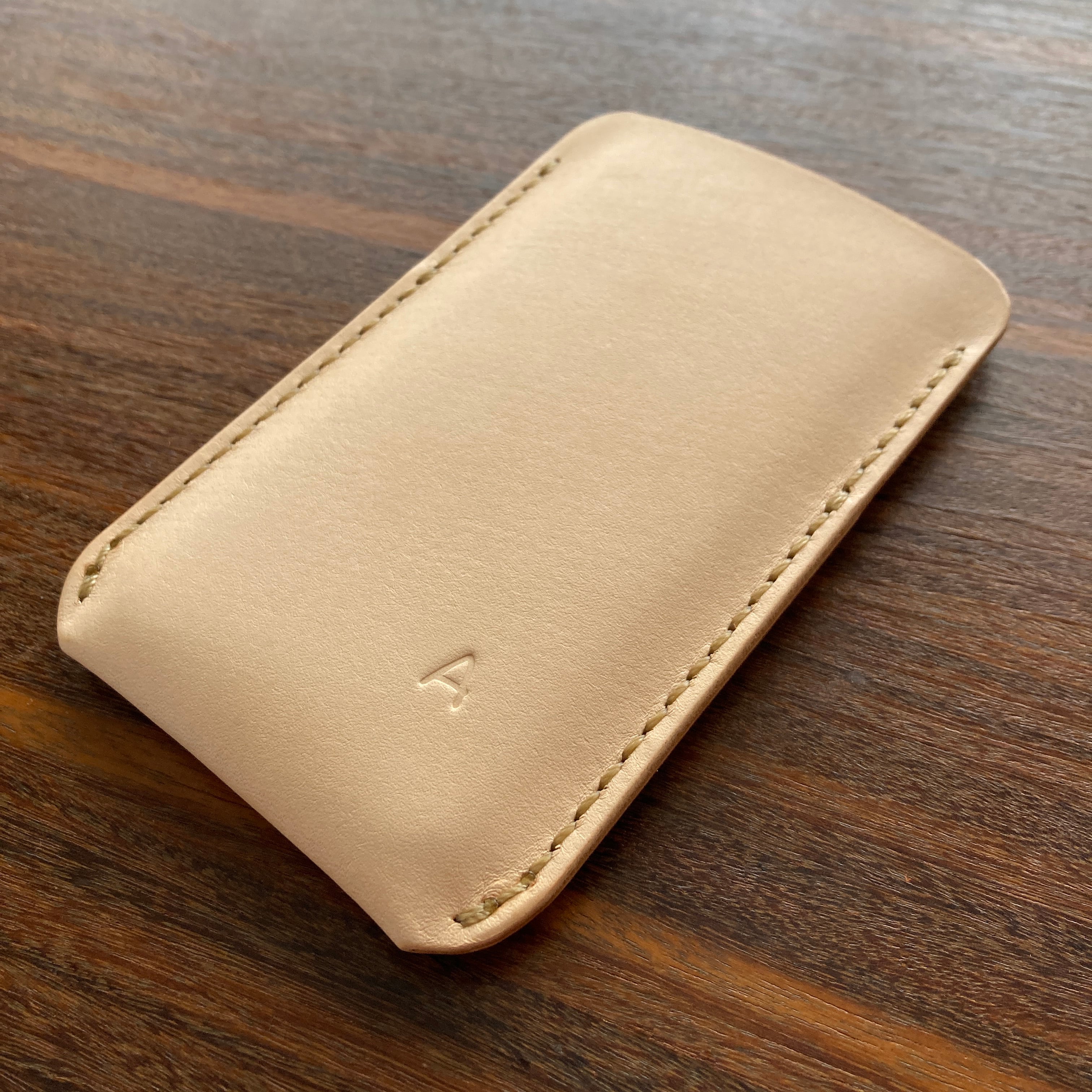 機種別サイズで仕立てるヌメ革スマホケース【spot/すぽっと】手縫い
