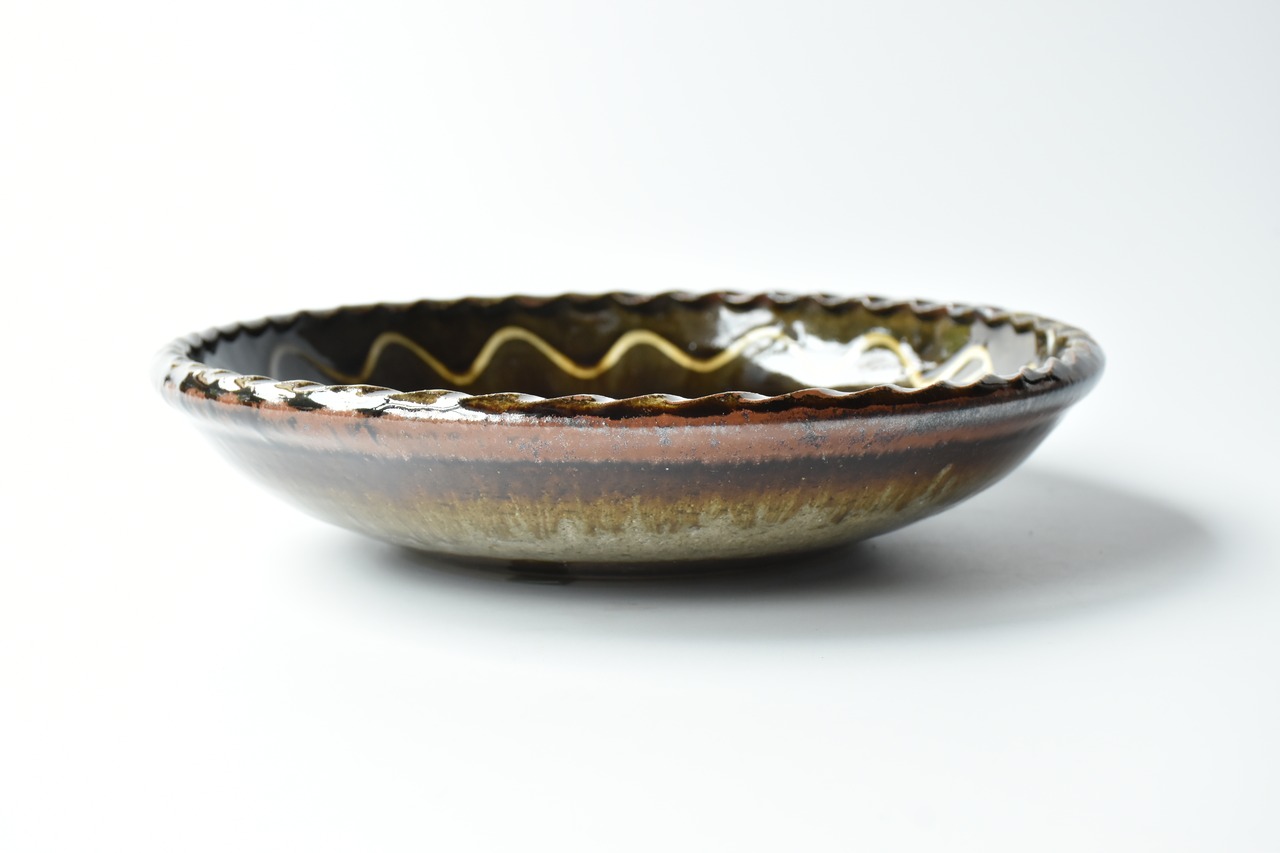 小代焼ふもと窯 / 井上尚之 : 8寸皿 スリップウェア ②