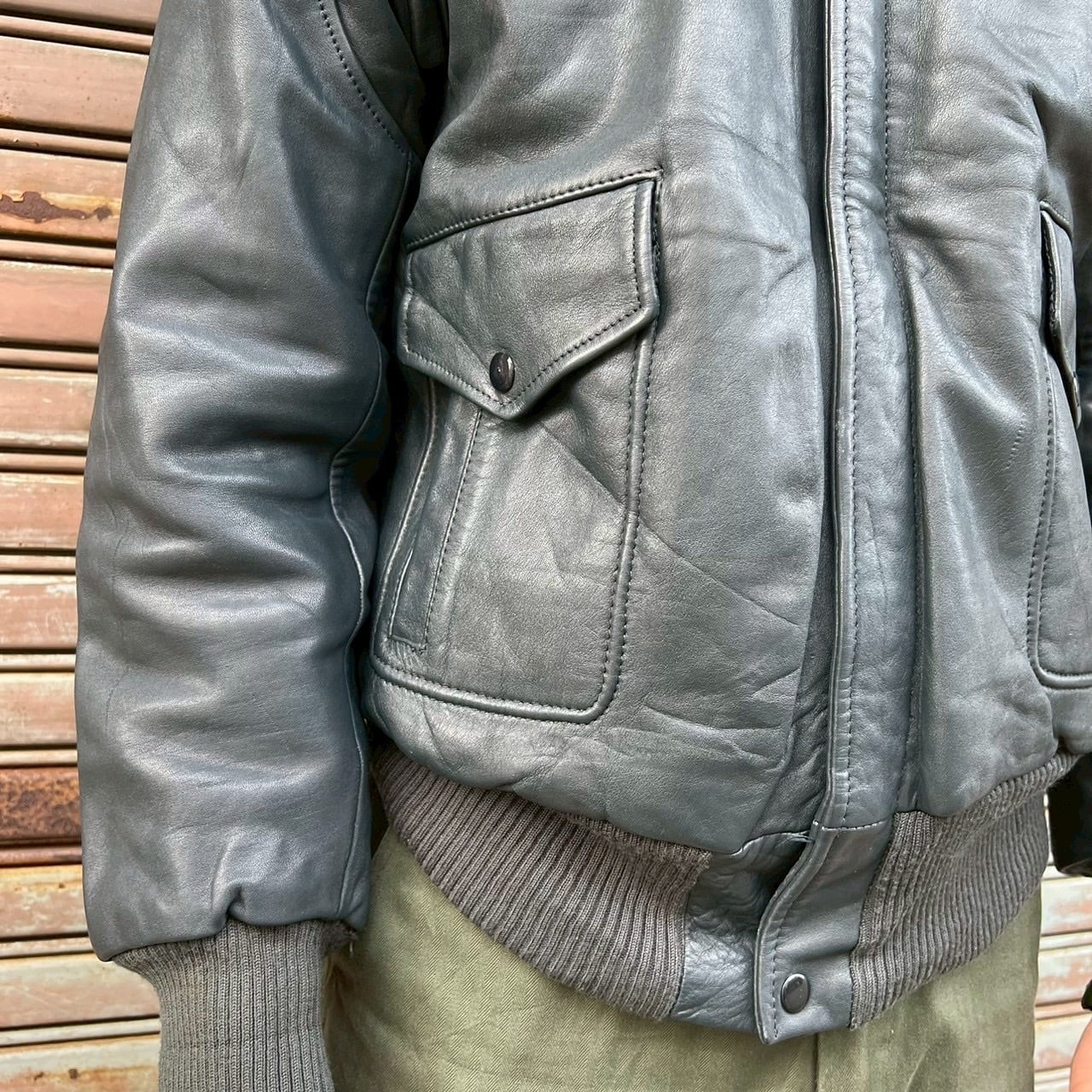 80S 90S　フランス製レザー　短丈レザージャケット　フライトジャケット 希少】90s 短丈 ヴィンテージ フライトレザージャケット 本革 L