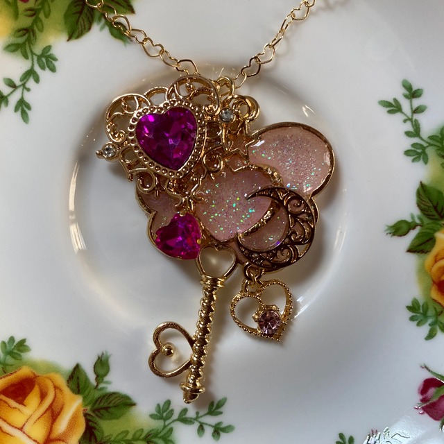 魔法使いの鍵 ネックレス 夢かわいい 量産型 レジン キラキラ ハート エゴイスト乙女 地雷系 量産型に合うシャツやアイテム ハンドメイドリボン ゆるいシャツなどかわいいアイテム販売中 魔法使いの鍵 ネックレス 夢かわいい 量産型 レジン キラキラ ハート エゴイスト乙女 地雷系 量産型に合うシャツやアイテム ハンドメイドリボン ゆるいシャツなどかわいいアイテム販売中