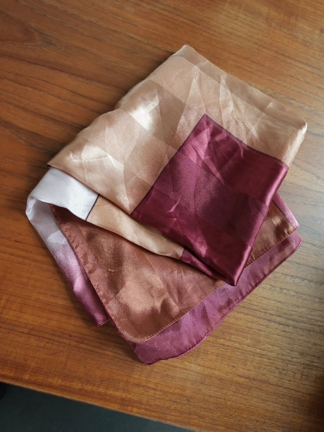 <vintage>square design scarf