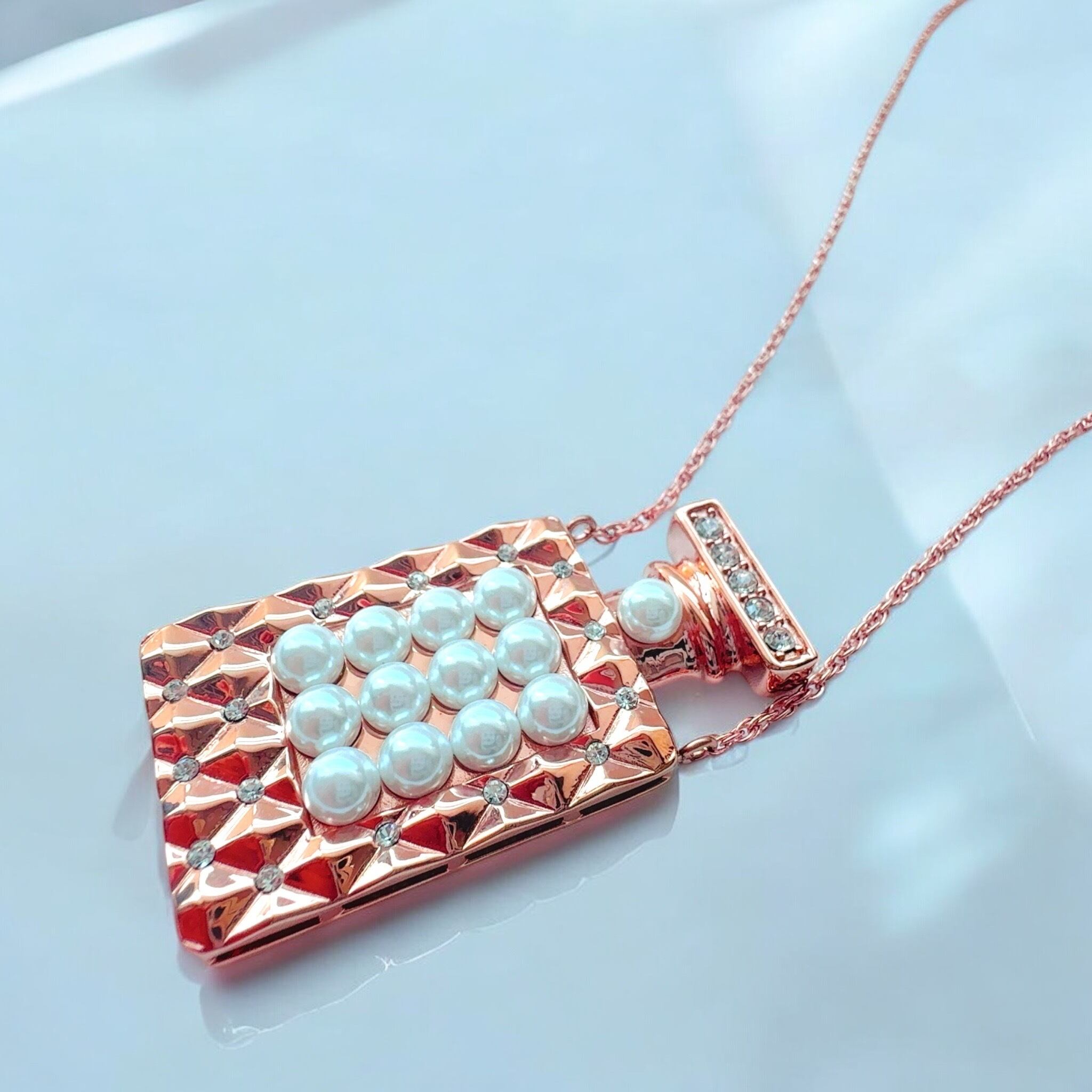 312 魂を浄化し幸せなお金を手に入れる パルファムボトル パール  