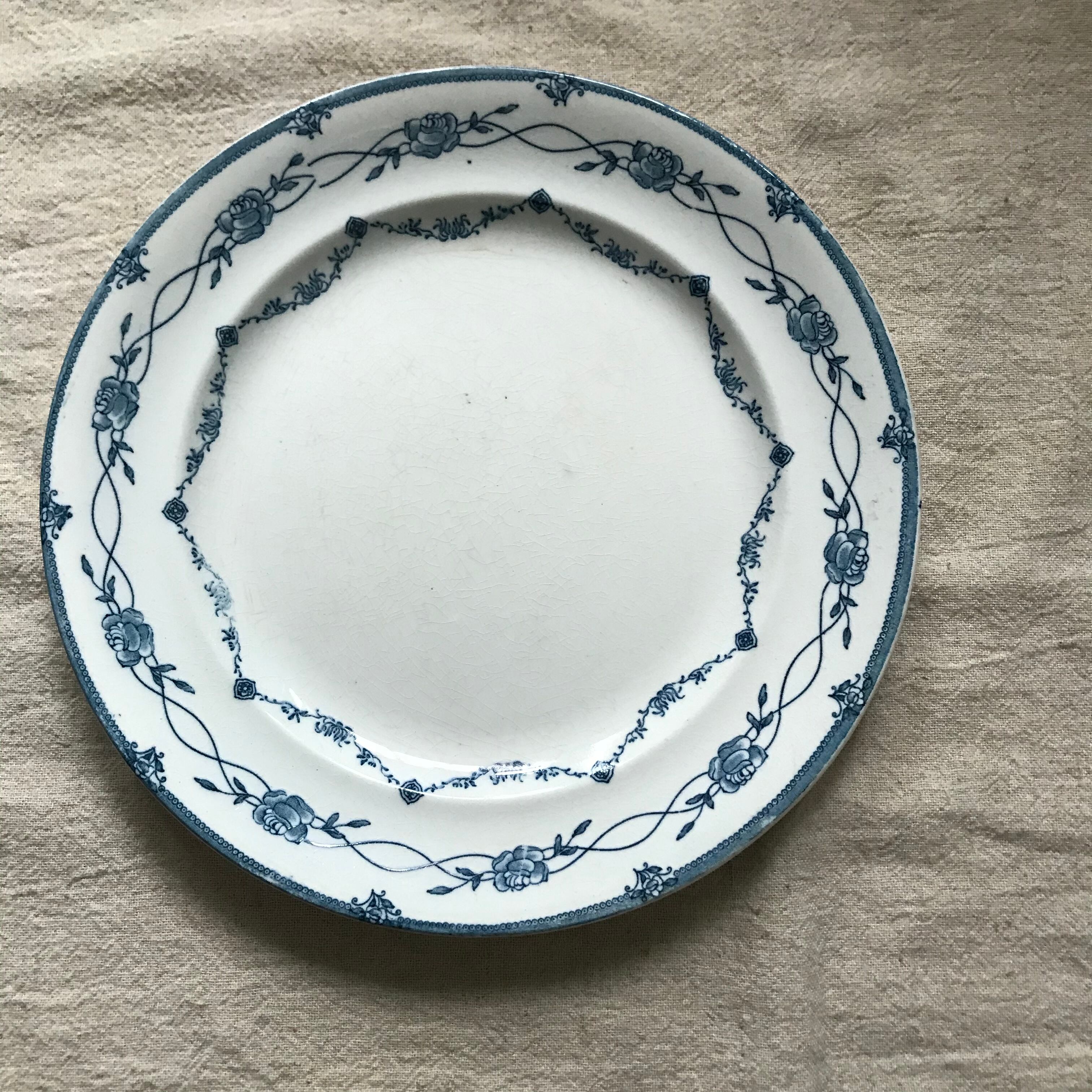 グスタフスベリの花模様のプレート