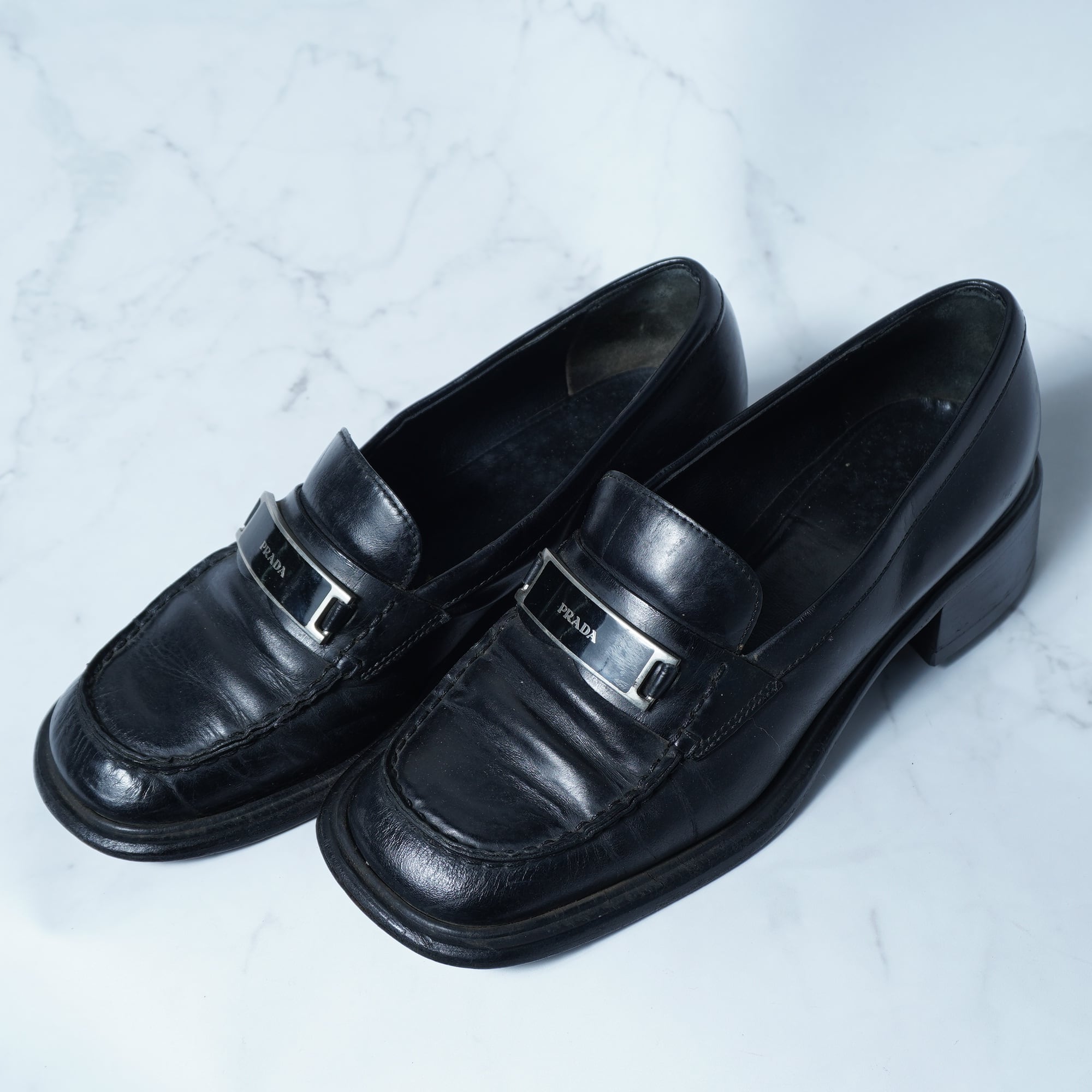 PRADA ブラックレザー ローファー プレート ロゴ プラダ スクエアトゥ PRADA】プラダ 