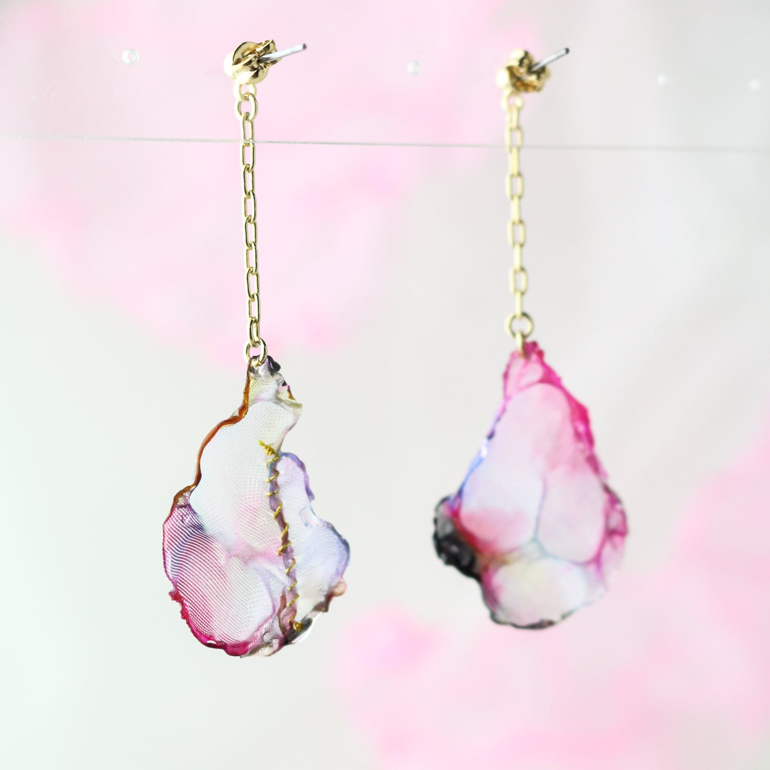 クリアピンク 色のしずく ｜ゆれるドロップチェーンピアス | kokoiro