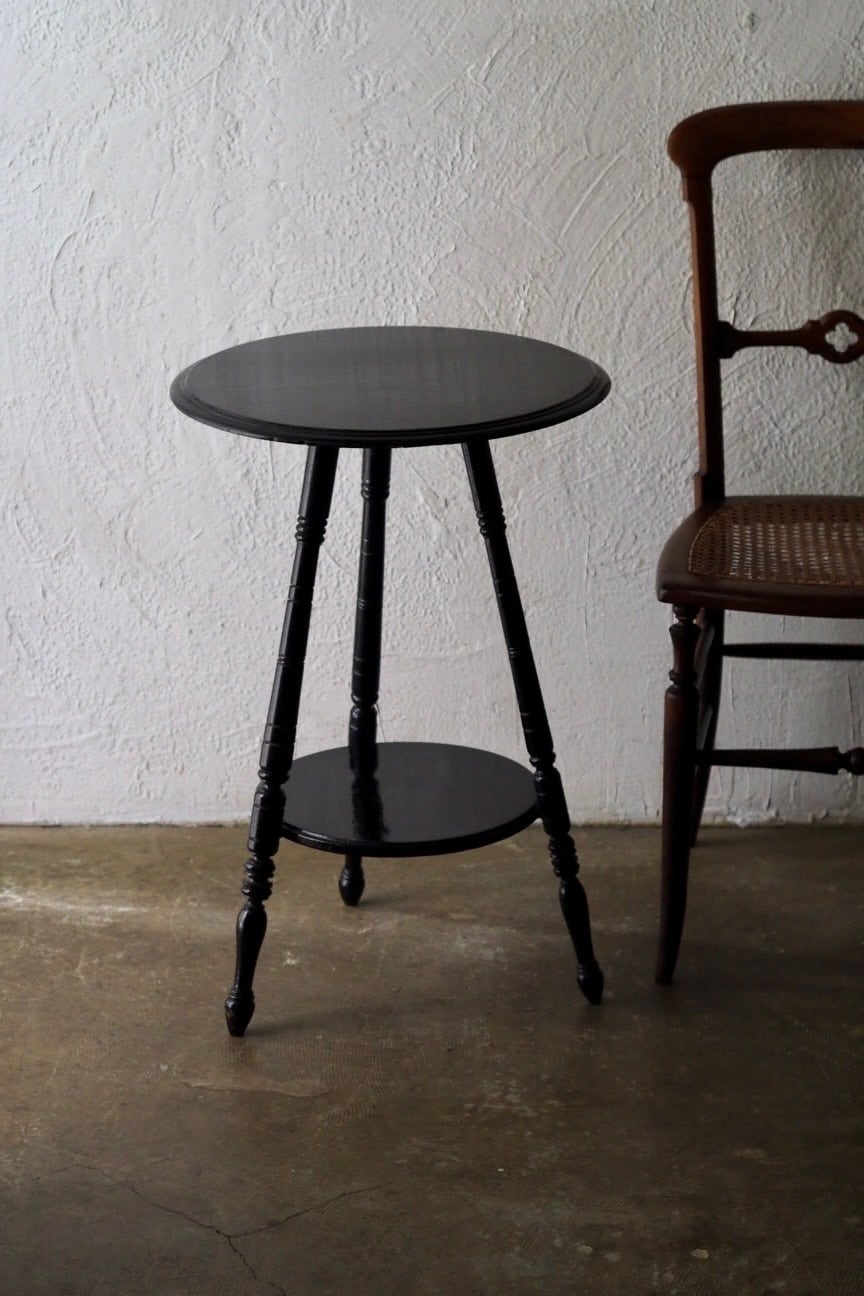 黒のサイドテーブル-antique round side table | アンティーク
