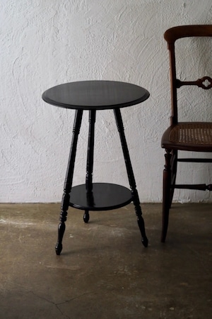 黒のサイドテーブル-antique round side table