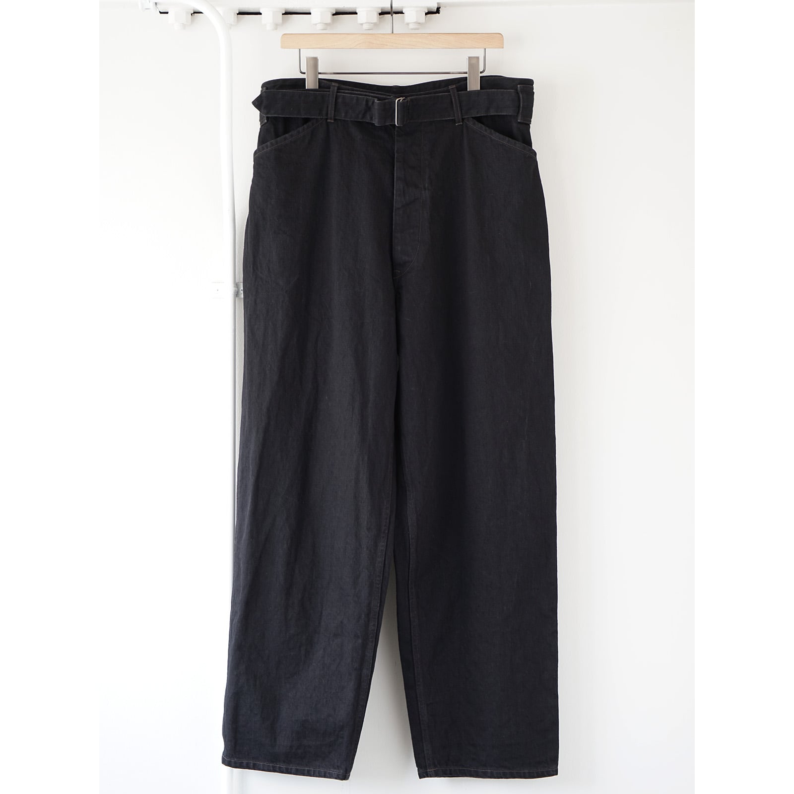 【値下可】comoli ベルテッドデニム　サイズ2 ブラックエクリュ comoli コモリ 22ss ベルテッドデニム ブラックエクリュ サイズ2