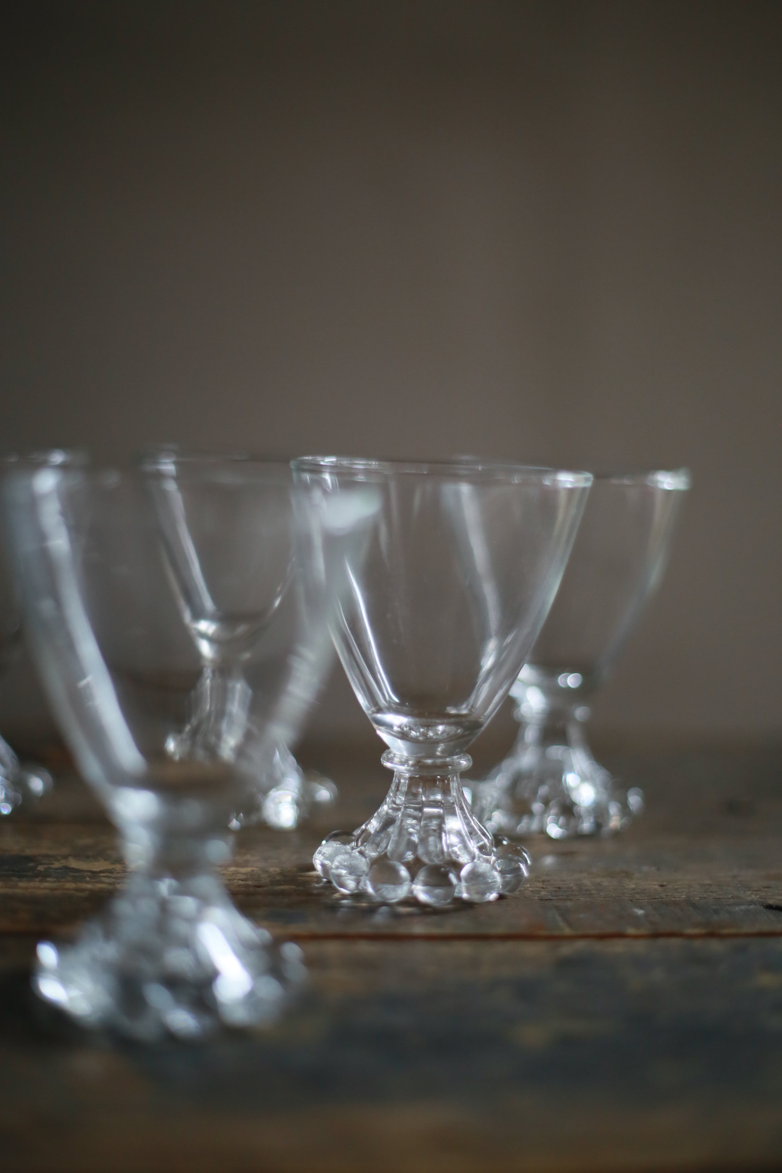 古い米国の脚付きグラス