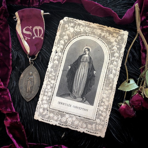 無原罪のマリアのホーリーカードと巡礼メダル