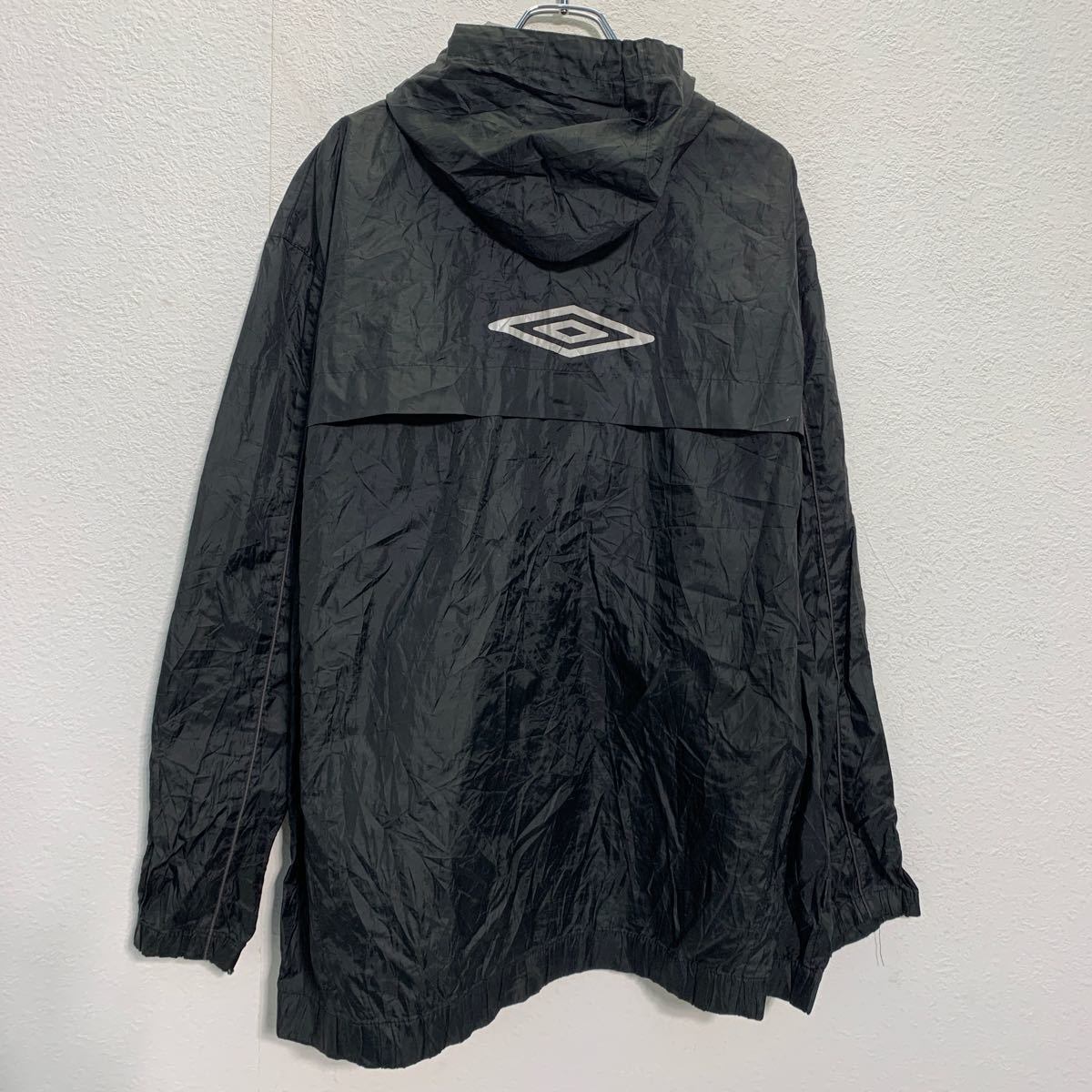 UMBRO ジップアップジャケット ホワイト/ブラック