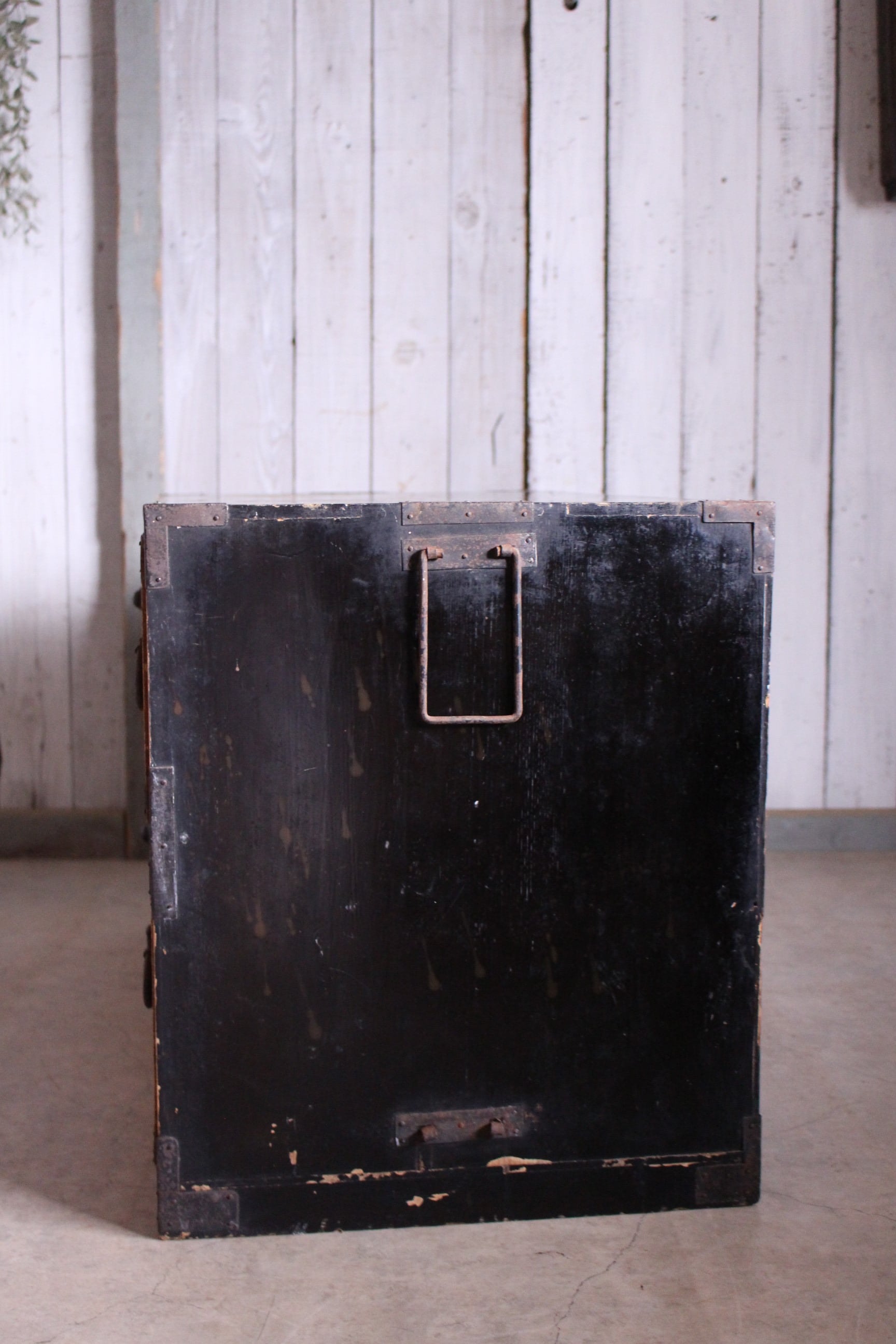味のある丸金具時代箪笥 抽斗2段 | denbee 古道具