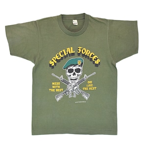 1984 SPECIAL FORCES 特殊部隊 スカル ガンズ ヴィンテージTシャツ ミリタリー サイズM 古着 @BZ0190