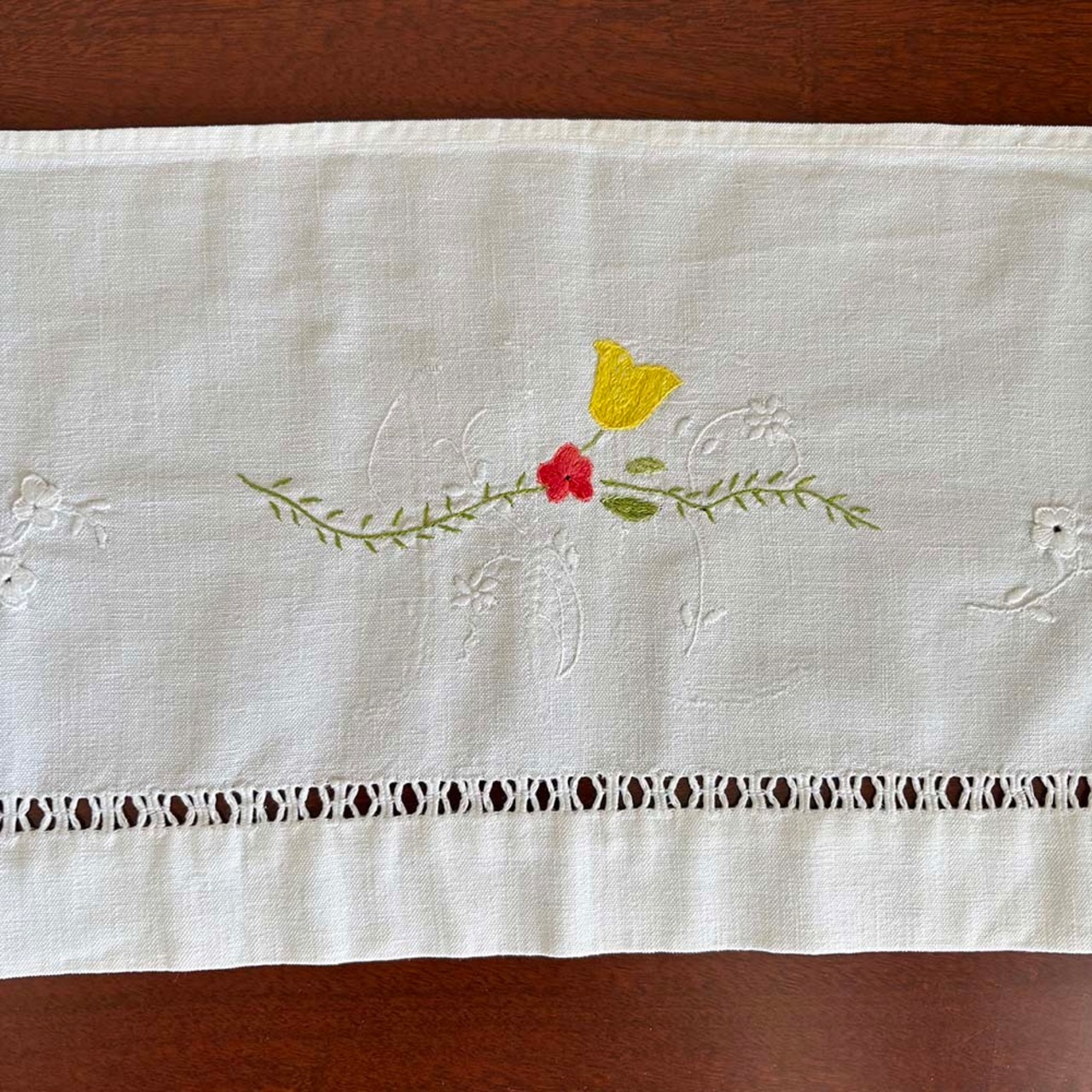 刺繍　棚飾り　白糸刺繍　色刺繍　ハンドメイドインテリア　野花　12clek23-2