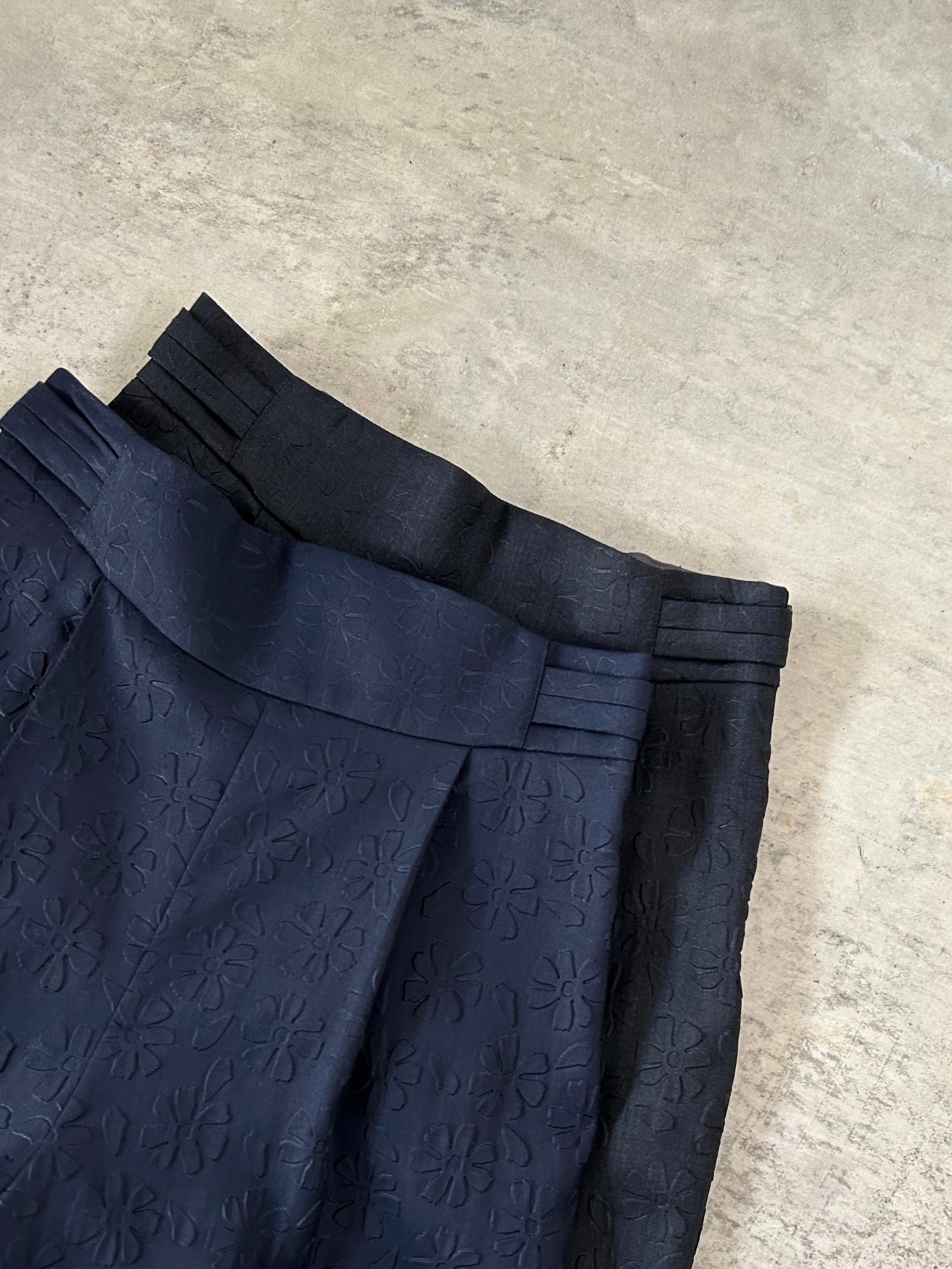 MUVEIL フラワーエンボスパンツ ネイビー MUVEIL フラワーエンボスパンツ | KOKO