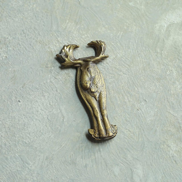 ゴールドに輝く、トナカイの栓抜き