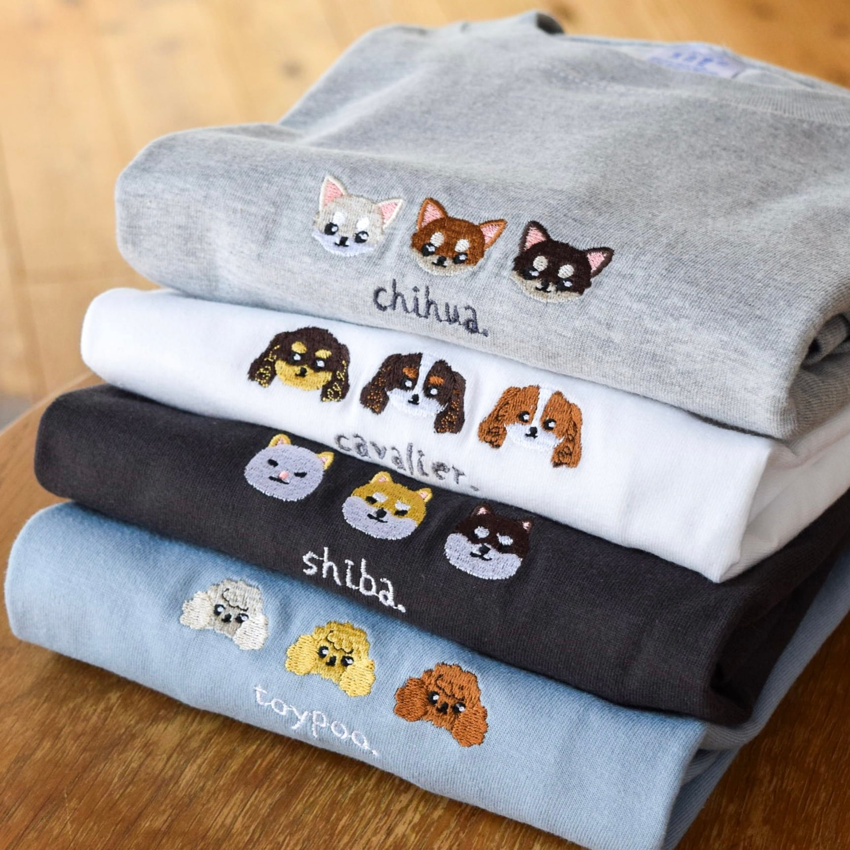 2025新作】犬種が選べる！わんこトリオ刺繍Tシャツ 名入れ可【選べる4
