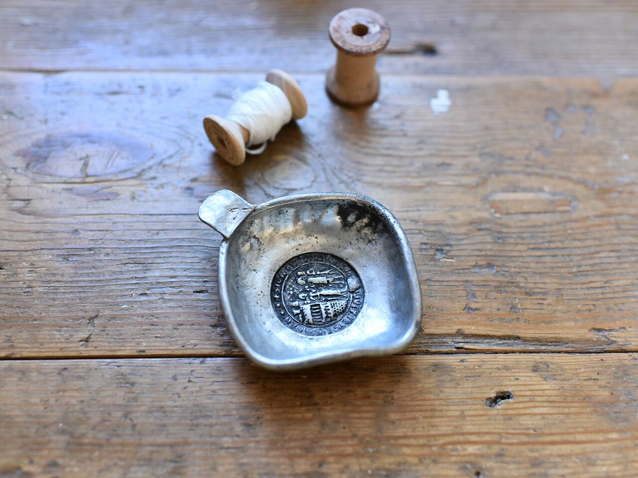 シックな雰囲気が素敵なスクエア型のワインテスター フレンチアンティーク