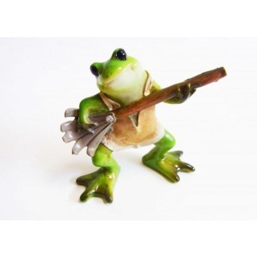 カエルオブジェ ポタジェの蛙　熊手持ち