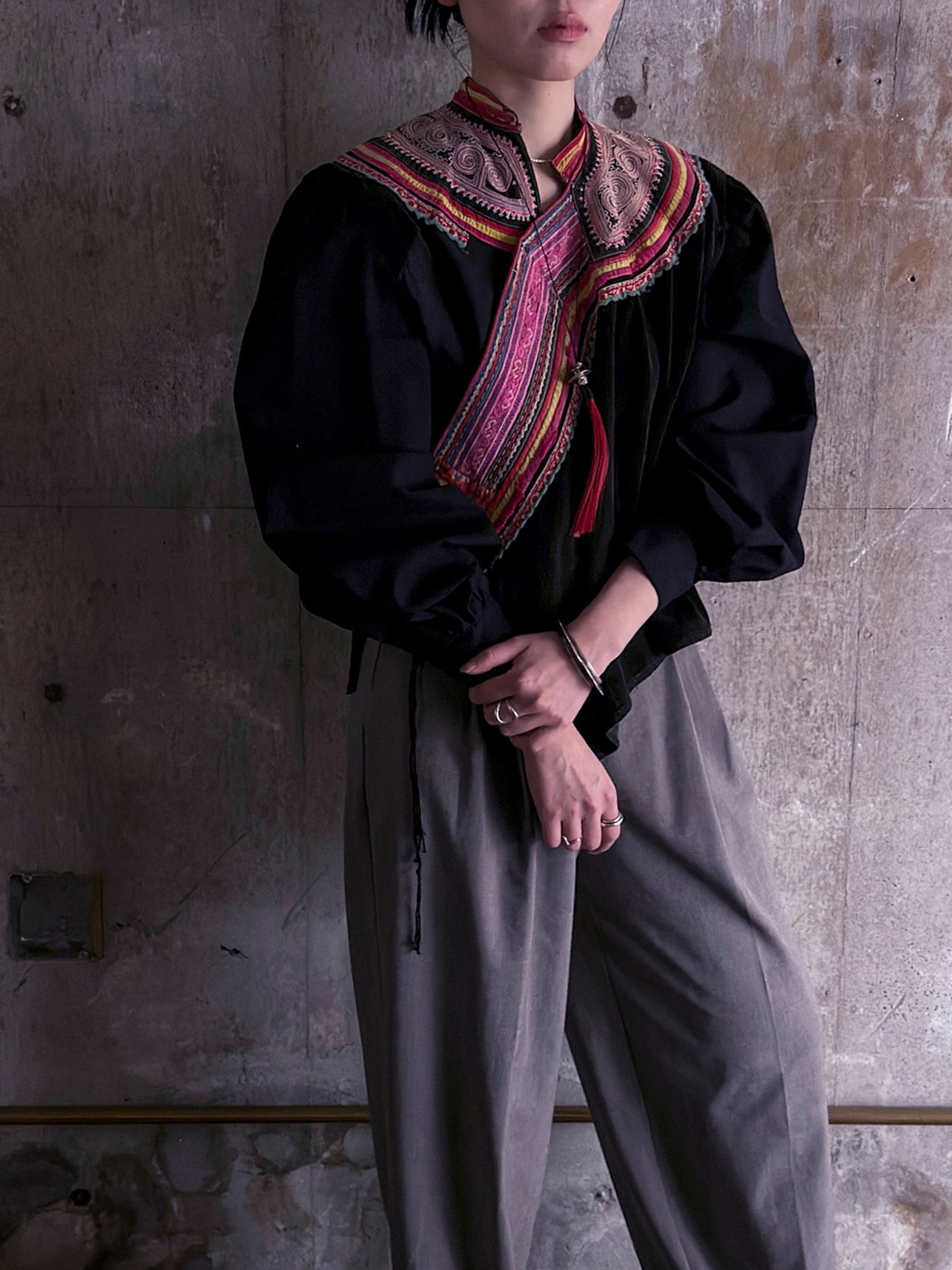 tay Original【BLACK and RE-SEW】/Vintage Miao embroidery blouse