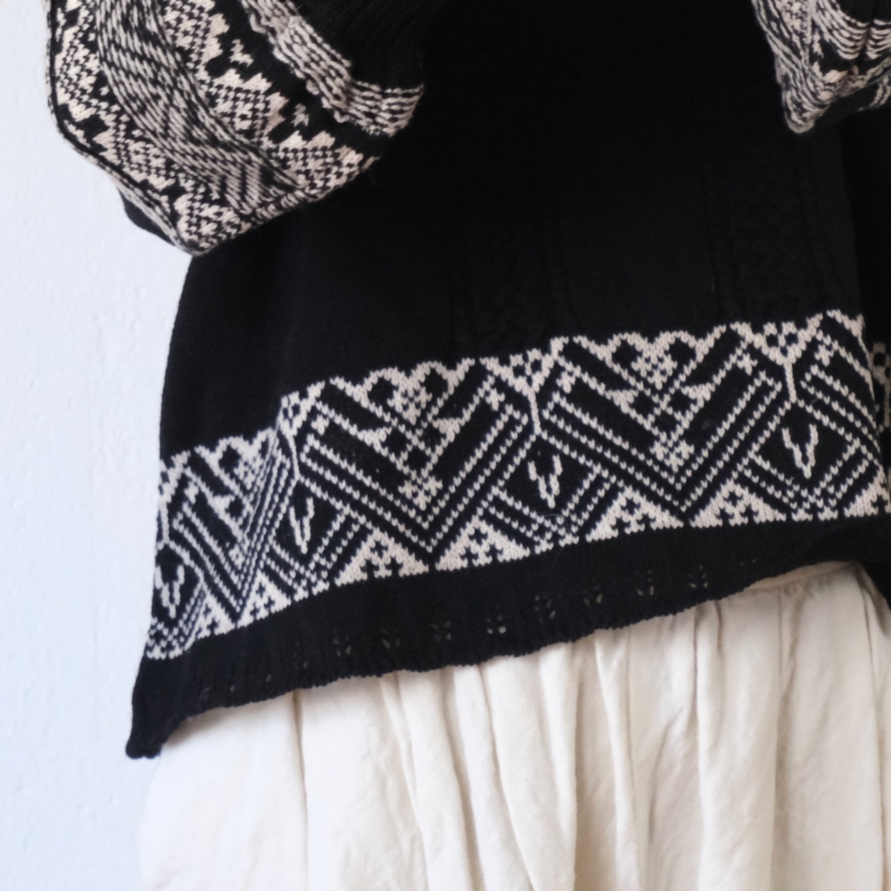 ASEEDONCLÖUD(アシードンクラウド)Seiyako jacquard blouse (off white/black) ジャガードニット