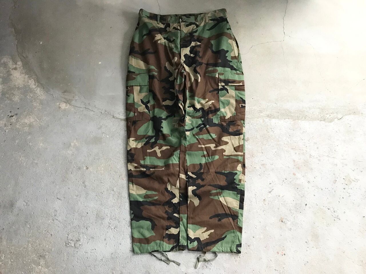 Unknown woodland camo cargo pants MADE IN USA