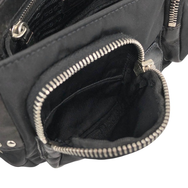 PRADA プラダ ショルダーバッグ ブラック トライアングルロゴ レザー ナイロン スタッズ　セミショルダーバッグ vintage ヴィンテージ オールド tiuxdg
