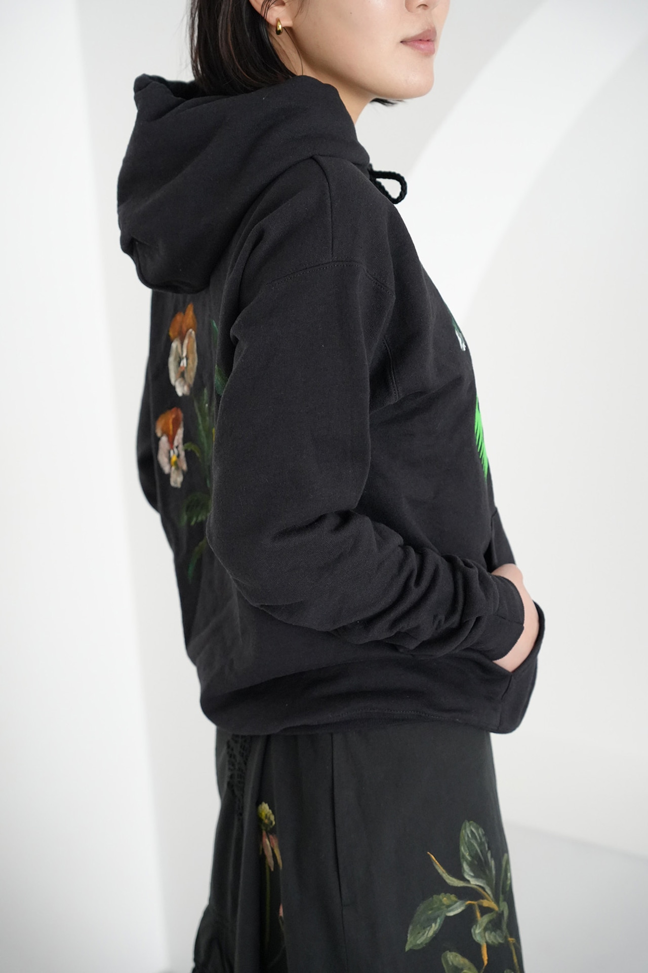 paint pullover black