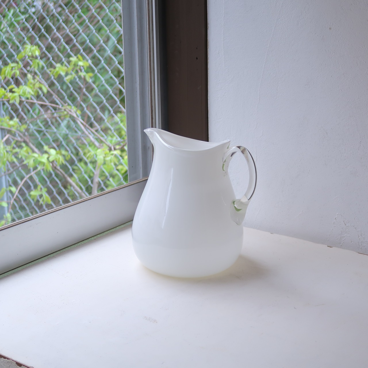 とうめいとホワイトの水差し