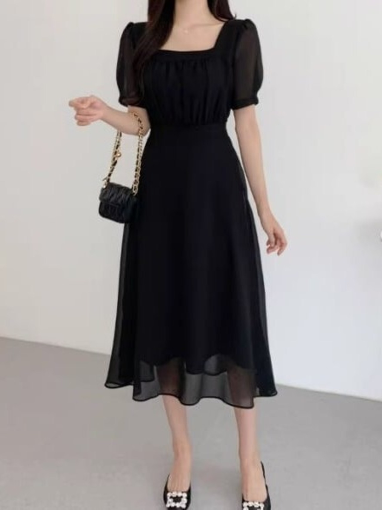 パフスリーブフレアワンピース D1334