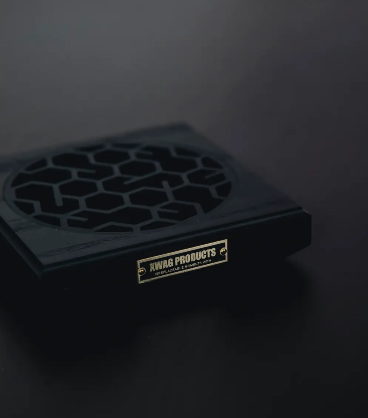 X-WAG PRODUCTS】X-TAGE MAT BLACK EDITION 【SQUARE M】 | L.S.A