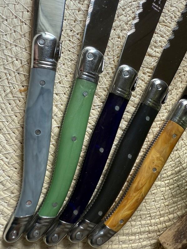 パン切りナイフLaguioleラギオールのブレッドナイフ グレーマーブル色