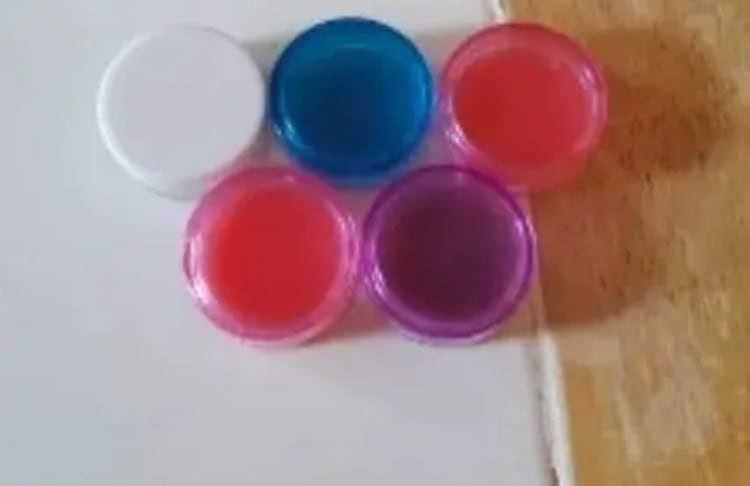 再入荷‼️【ダイヤモンドアート用 ケース入りグルー】⭐️2個入り⭐️カラーはランダムです。