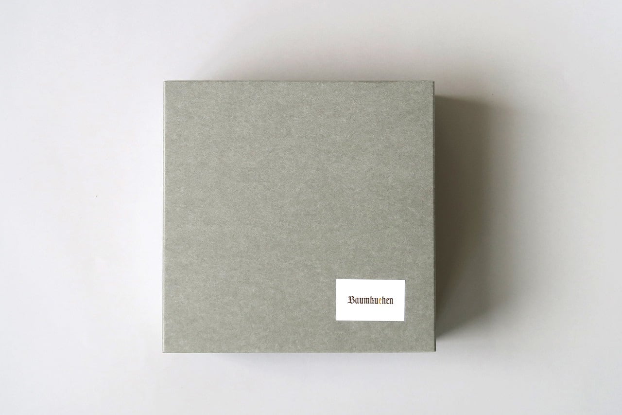 使用済みティッシュ 佐藤 食べられないバウムクエヘン（ティッシュボックス）- Designed by Taku