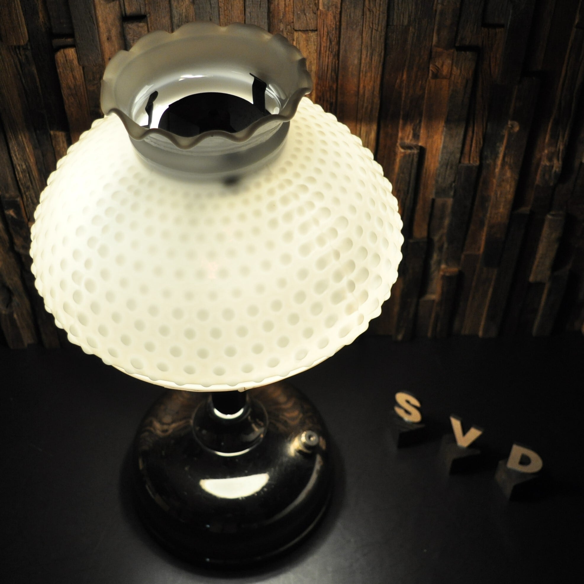 ホブネイル柄 ミルクガラスシェード クイックライト MILK GLASS SHADE