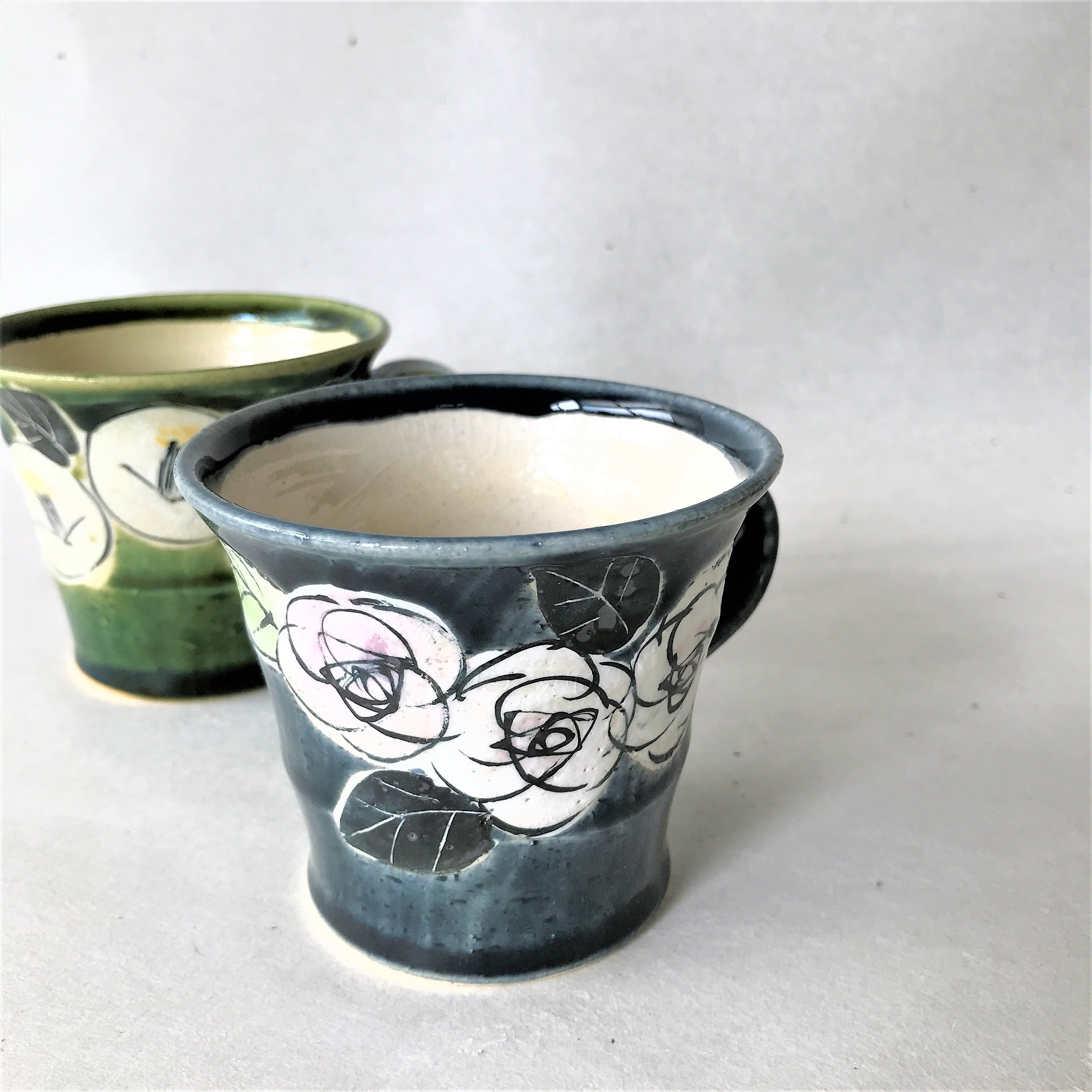 カップ&ソーサー 藍ばらと織部黒椿