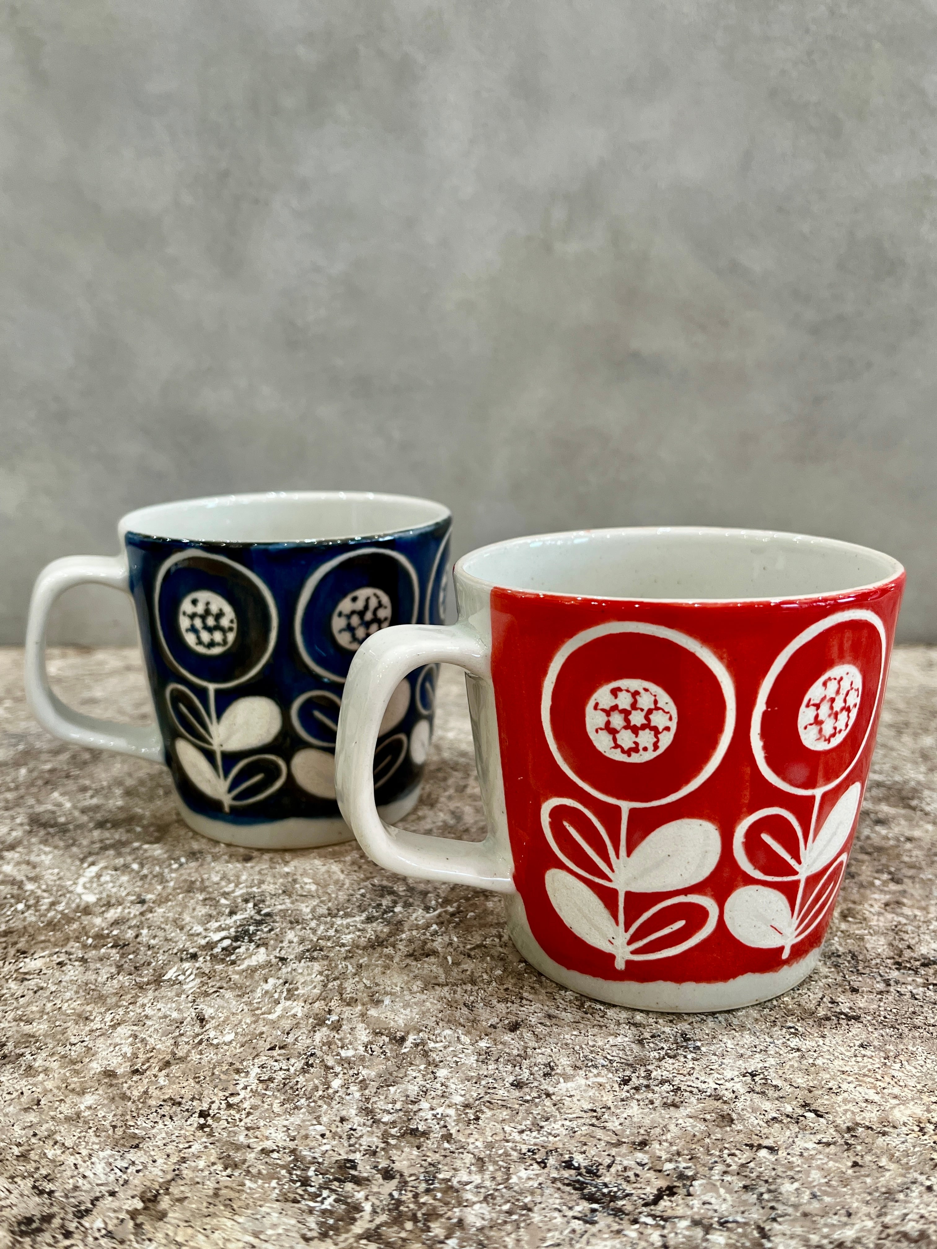 波佐見焼】花の森軽量マグカップ赤・青 | 和光カタヤマ