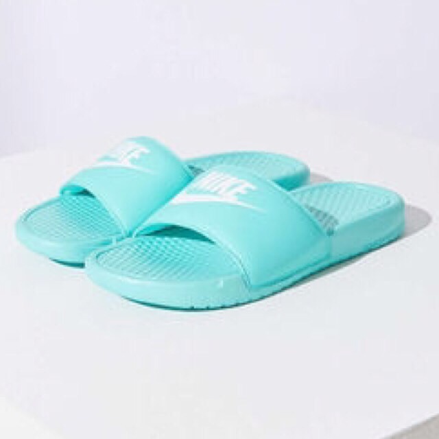 Nike Benassi日本未発売カラー Pedrabranca