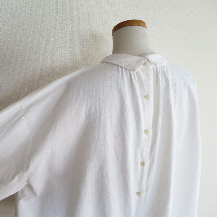 SO エスオー 綿変形織 重ねり衿 ブラウス ギャザーブラウス 後ろボタン