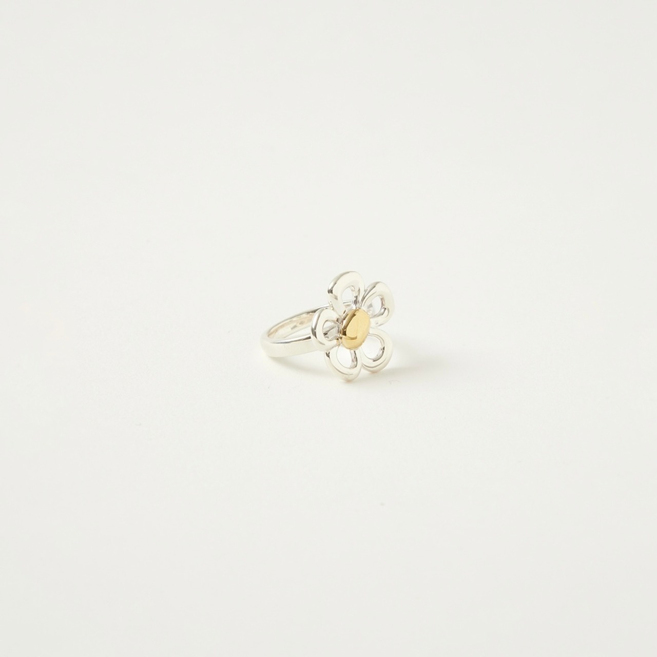 NICK GEAR  Flower ring