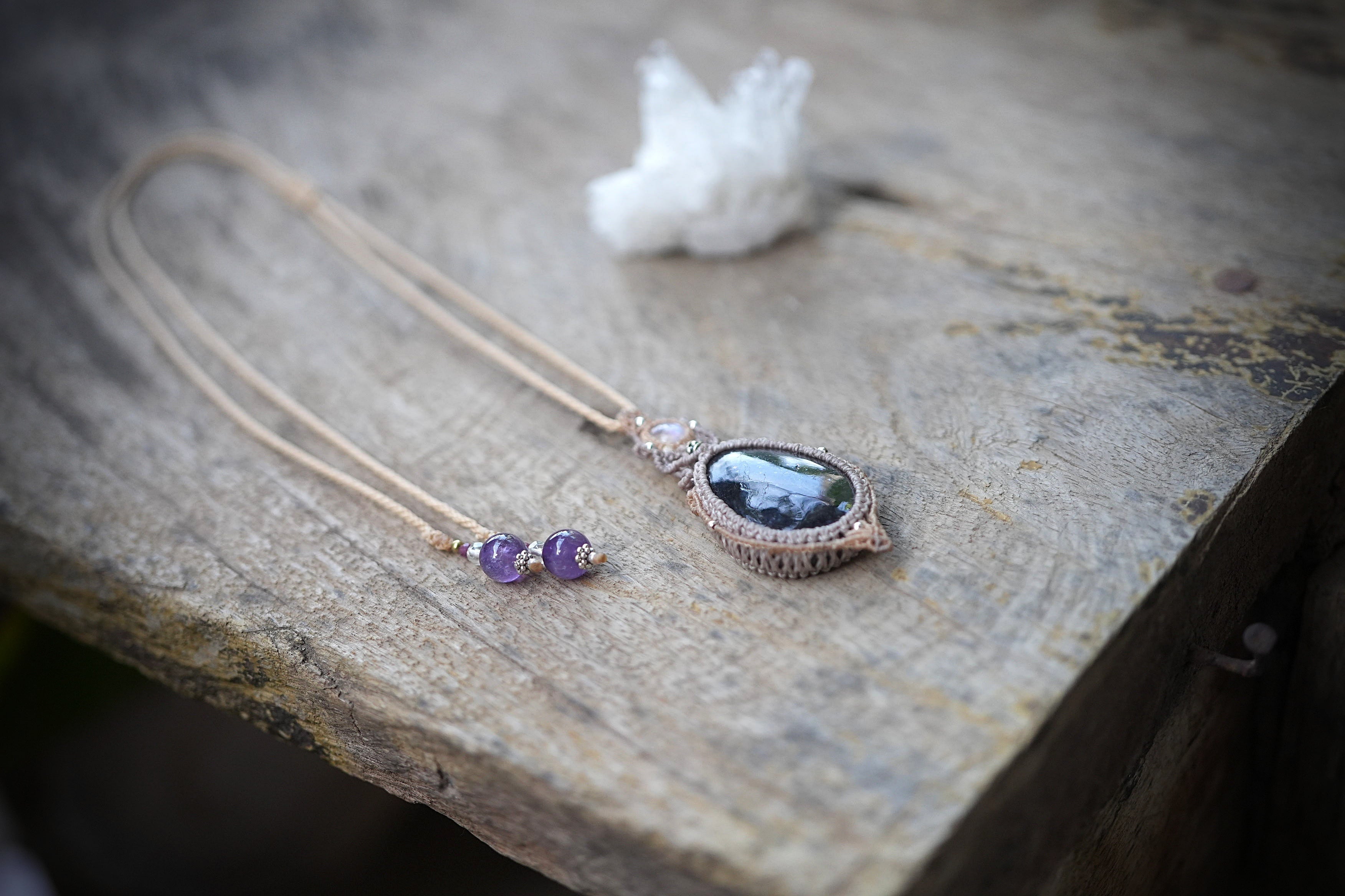 月と宇宙☆moonstone iolite sunstone マクラメネックレス1939 | Funky