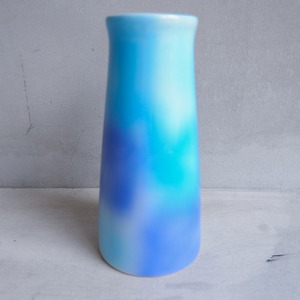 青いぼやけた花瓶