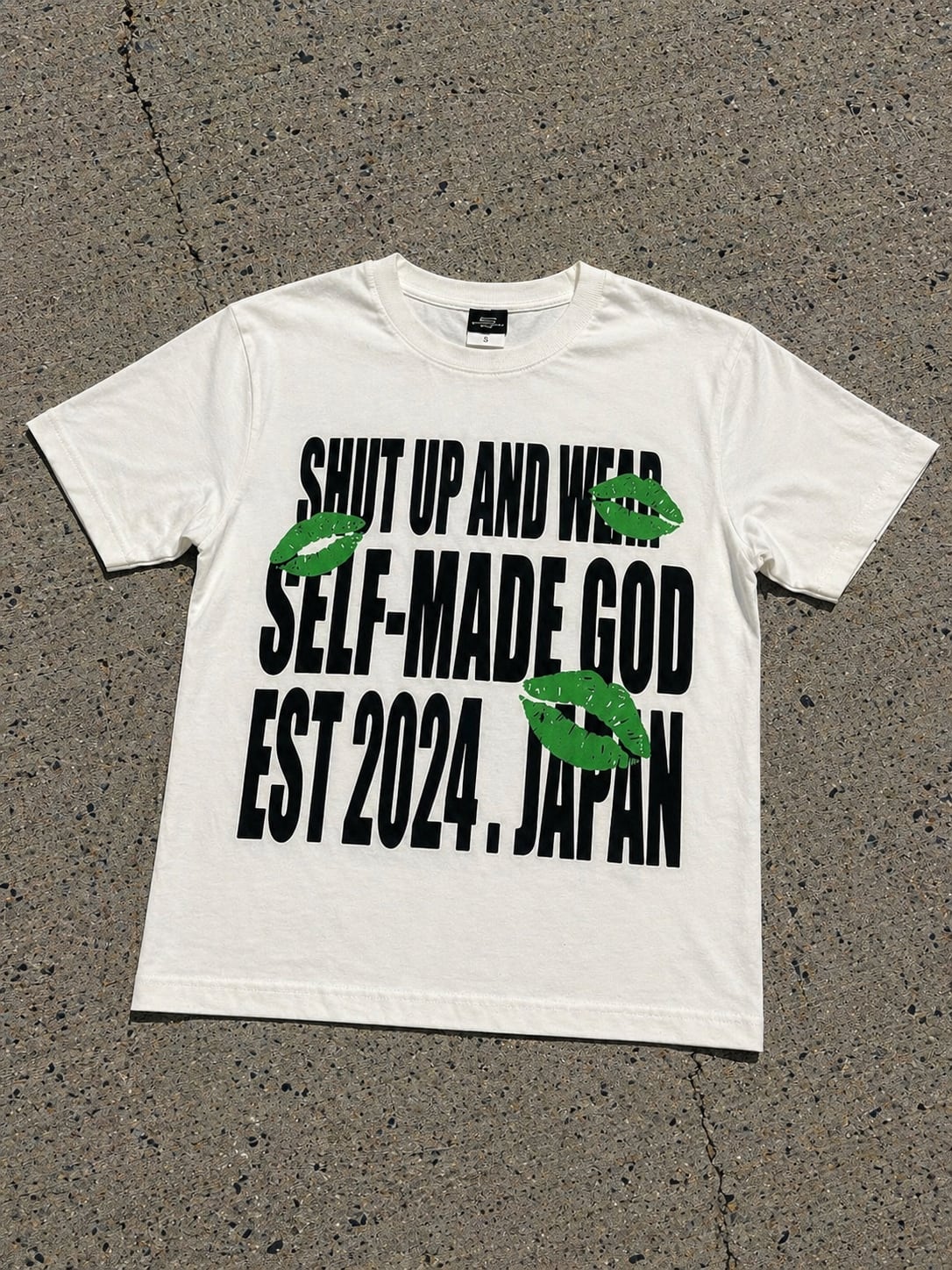 SHUT UP AND WEAR SELF-MADE GOD EST 2024 . JAPAN」**Tシャツ限定