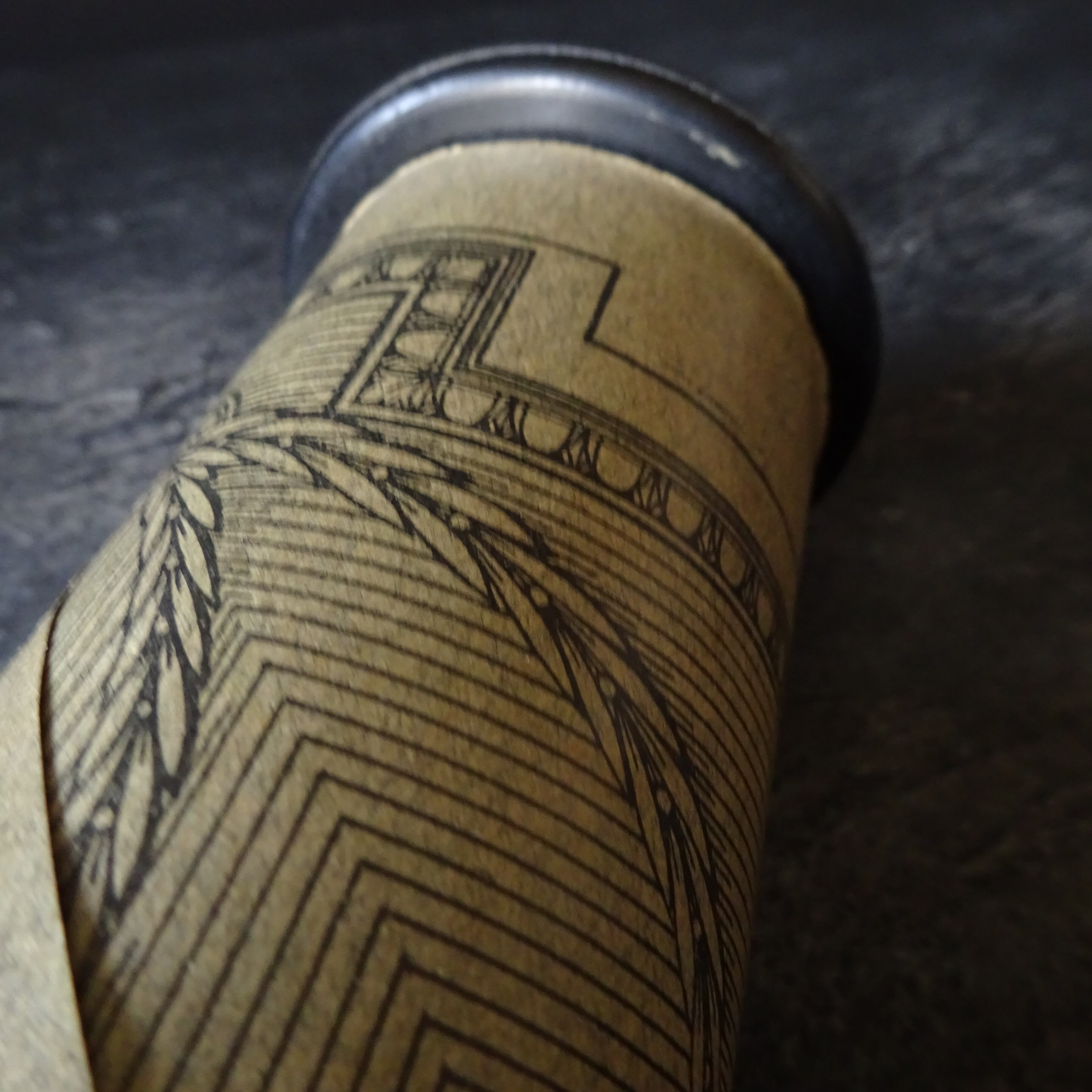 Ancien rouleau perforé pour piano mécanique (A)