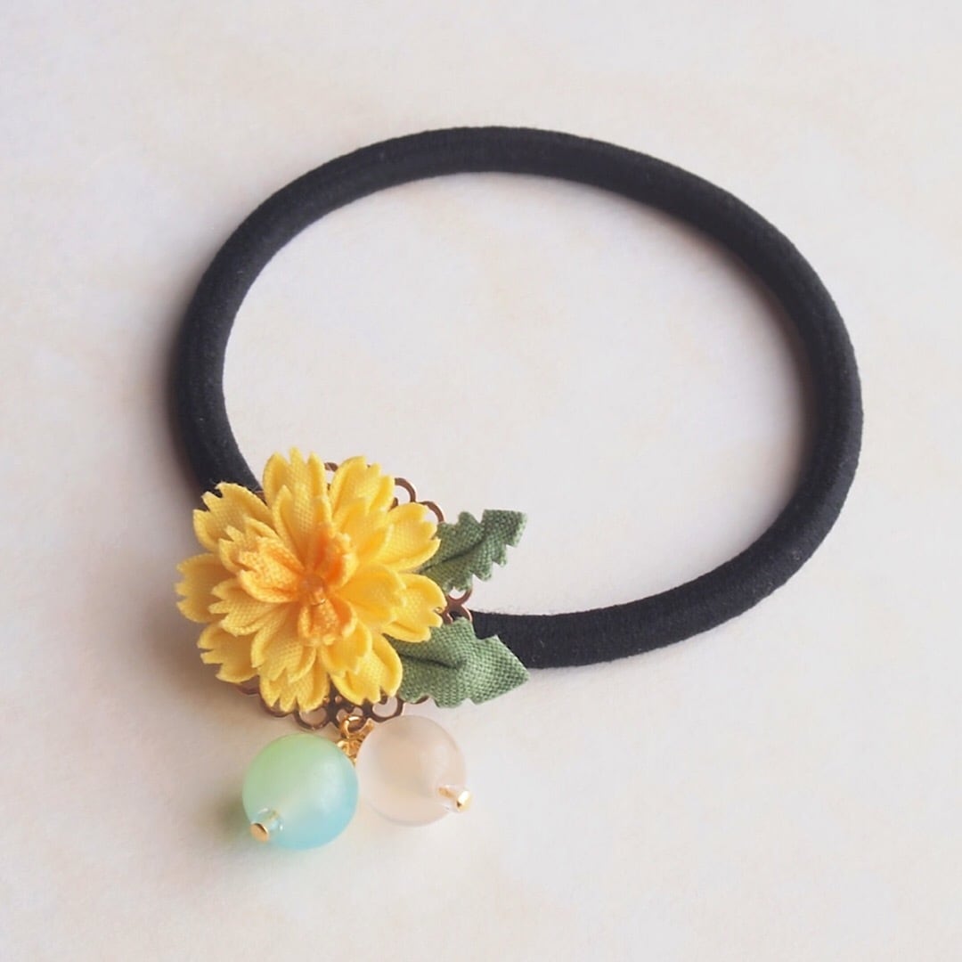 つまみ細工 たんぽぽと春風のヘアゴム 】---- フラワー/誕生日/記念日