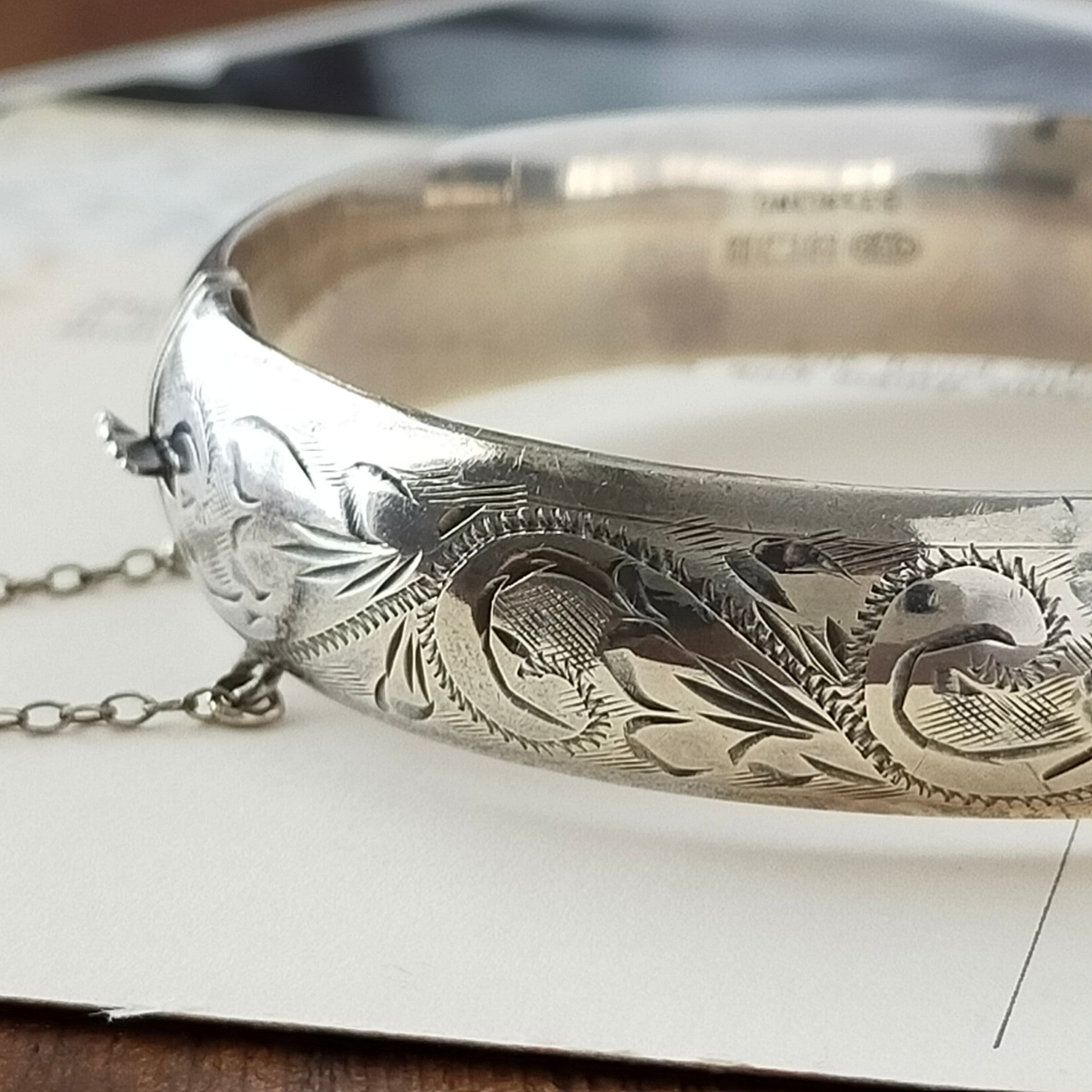 英国 1970年 925スターリングシルバー バングル 彫金 唐草模様