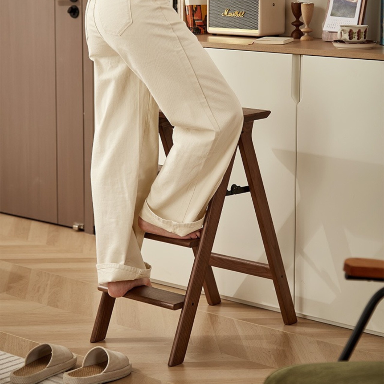 木の脚立 ４段 踏み台 ハシゴ スツール 椅子 ラック 多機能 木製 無垢材 ブラックウォールナット 家庭用  クリエイティブスツール