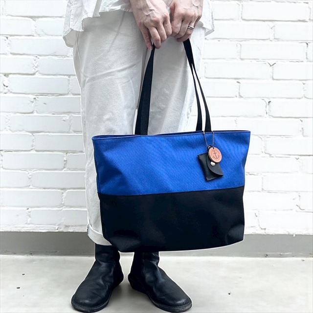 ＜即納商品＞　halb：ブルー×ブラック（コーデュラナイロン　撥水加工ナイロン素材トートバッグ）