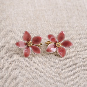 Christmas Marche 2025: 11 floral motif enamel earrings