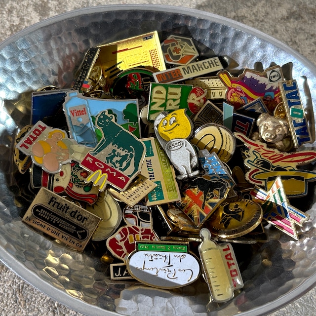 50個  フランス雑貨 ヴィンテージ  ピンバッジ ピンズ France pins  Pin badge vintage 古着 通販 リメイク ブローチ  アタッチメント付属 雑貨 2609001-2605027-13